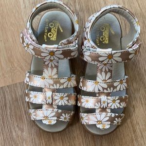 See Kai run rose gold daisy sandal